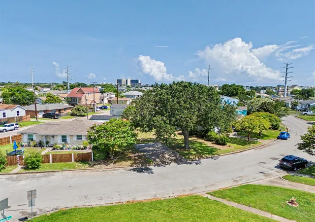 Photo 4 of Land for sale at 1908 Neumann Dr, Galveston, TX 77551 | MLS# 21767397 | Listing updated on 2026-08-27
