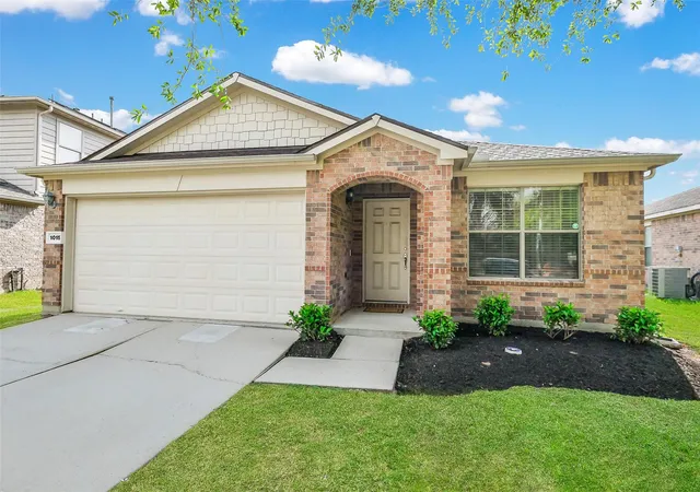 Homes for sale in Rosenberg, TX | 1015 Honeysuckle Vine Dr, Rosenberg, TX 77469 | MLS# 69135798