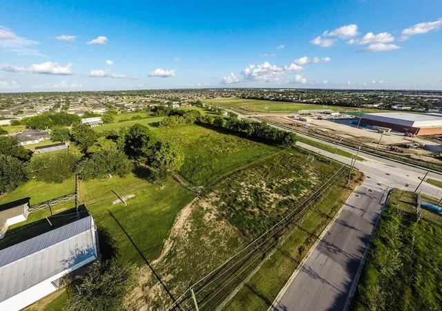 Photo 2 of Land for sale at 8612 Fuqua St, Houston, TX 77075 | MLS# 40413687 | Listing updated on 2026-05-20