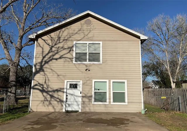 Photo 2 of Sale Pending at 509 North St, Yoakum, TX 77995 | MLS# 72920101 | Listing updated on 2026-09-12