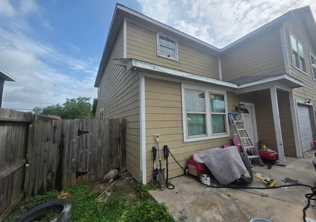 Listing Photo 4 - Condo for sale in building located at 1819 Debeney Dr, Houston, TX 77039