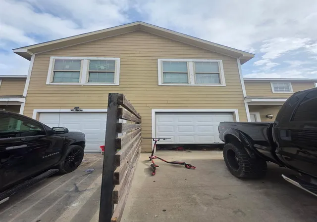 Listing Photo 5 - Condo for sale in building located at 1819 Debeney Dr, Houston, TX 77039