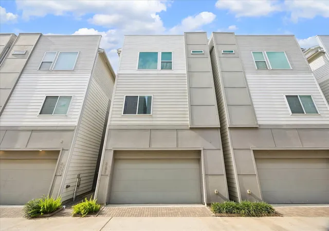 2nd image of 323 Eado Park Cir, Houston, TX 77020 | MLS# 97774754