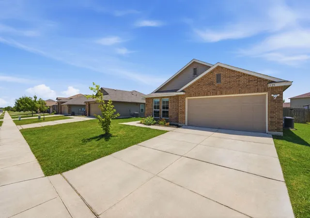 2nd image of 1525 Birmingham Dr, Seguin, TX 78155 | MLS# 6155520