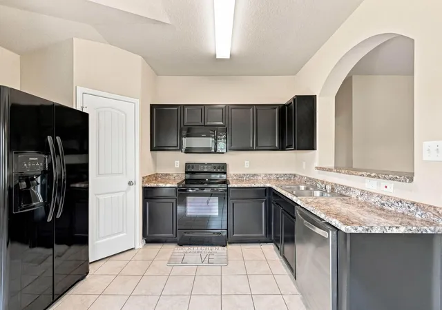 4th image of 1525 Birmingham Dr, Seguin, TX 78155 | MLS# 6155520