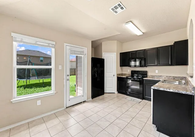 5th image of 1525 Birmingham Dr, Seguin, TX 78155 | MLS# 6155520