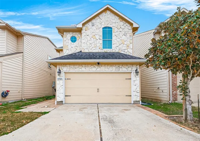1st image of 11021 Panther Ct, Houston, TX 77099 | MLS# 67736375
