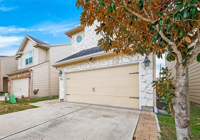 2nd image of 11021 Panther Ct, Houston, TX 77099 | MLS# 67736375