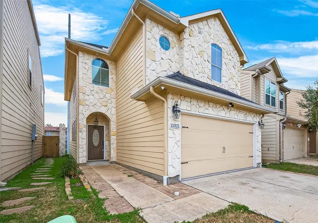 Photo 3 of Single family home for sale at 11021 Panther Ct, Houston, TX 77099 | MLS# 67736375 | Listing updated on 2026-02-21