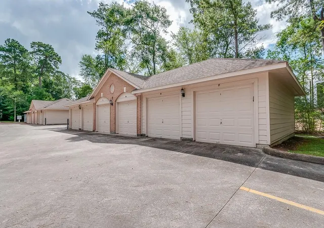Listing Photo 4 - Condo for sale in building located at 8051 Bay Br Dr, The Woodlands, TX 77382 - Unit #333