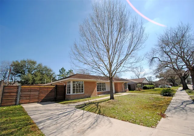 Homes for sale in Houston, TX | 10615 Atwell Dr, Houston, TX 77096 | MLS# 51911083