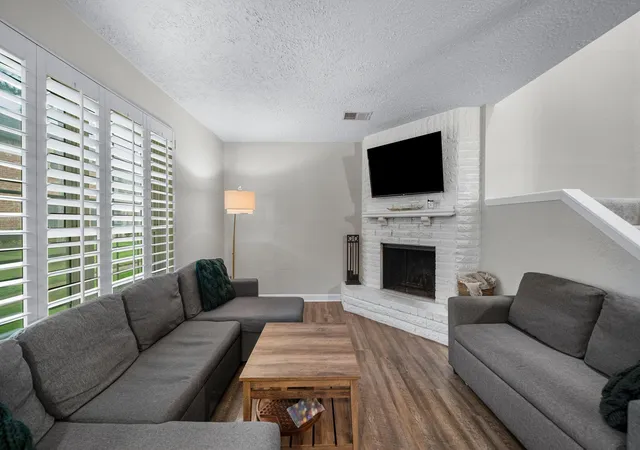 5th image of 3936 Laura Leigh Dr, Friendswood, TX 77546 | MLS# 87554822