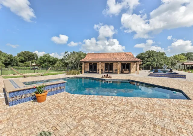 Photo 3 of Single family home for sale at 1226 County Rd 45, Angleton, TX 77515 | MLS# 64157177 | Listing updated on 2026-05-03