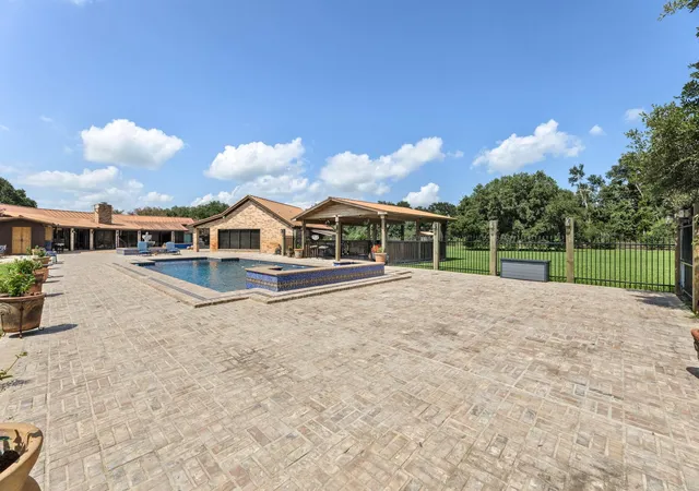 Photo 3 of Single family home for sale at 1226 County Rd 45, Angleton, TX 77515 | MLS# 64157177 | Listing updated on 2026-05-03