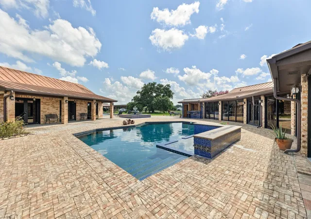 Photo 4 of Single family home for sale at 1226 County Rd 45, Angleton, TX 77515 | MLS# 64157177 | Listing updated on 2026-05-03