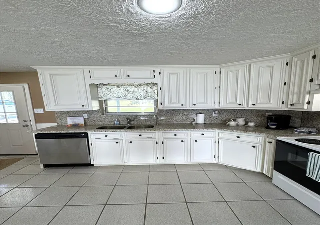 3rd image of 398 Lakeshore S, Onalaska, TX 77360 | MLS# 72250924