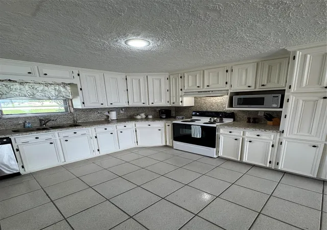 4th image of 398 Lakeshore S, Onalaska, TX 77360 | MLS# 72250924