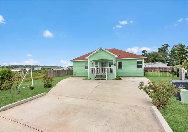 Photo 2 of Single family home for sale at 2233 Hoss Ct, Conroe, TX 77306 | MLS# 25569343 | Listing updated on 2026-08-04