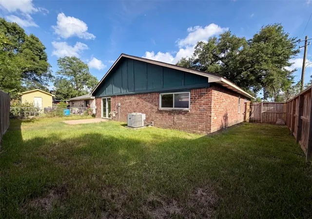 Photo 4 of Single family home for sale at 703 Midland Ct, Houston, TX 77060 | MLS# 27389130 | Listing updated on 2026-09-17