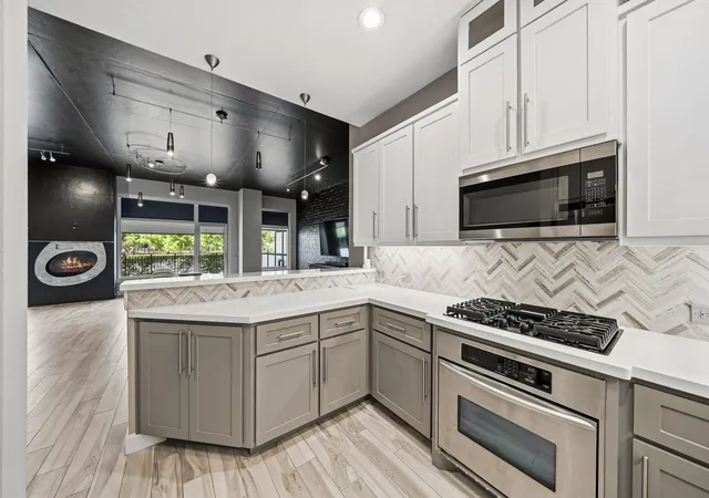 3rd image of 3 Waterway Ct, The Woodlands, TX 77380