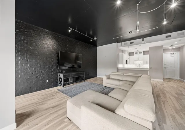 5th image of 3 Waterway Ct, The Woodlands, TX 77380