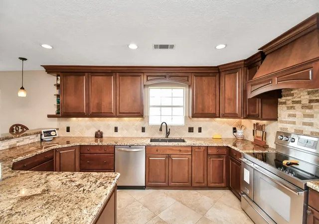 4th image of 8114 Beach Haven Dr, Baytown, TX 77523 | MLS# 24559916