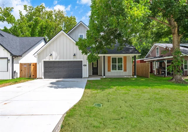 1st image of 219 E Southland Ave, Alvin, TX 77511 | MLS# 15888410