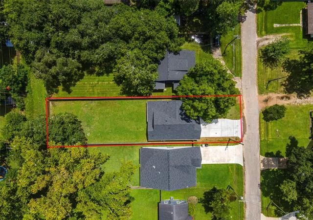 31st image of 219 E Southland Ave, Alvin, TX 77511 | MLS# 15888410