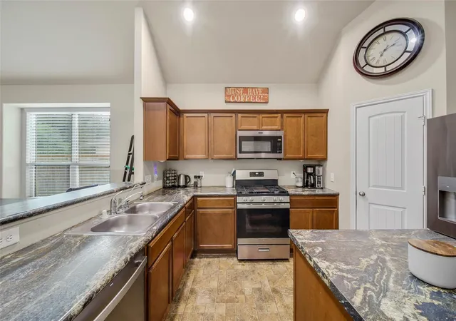 Photo 4 of Single family home for sale at 9978 Sterling Pl Dr, Conroe, TX 77303 | MLS# 60860603 | Listing updated on 2026-08-06
