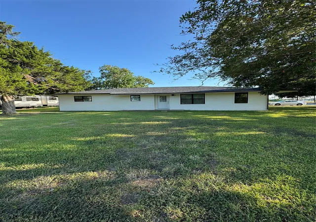 Photo 1 of Single family home for sale at 201 E Austin Ave, Palacios, TX 77465 | MLS# 6184602 | Listing updated on 2026-08-28