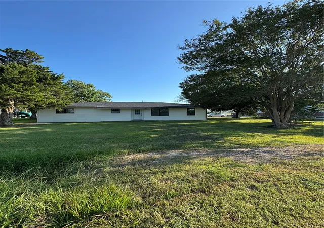 Photo 2 of Single family home for sale at 201 E Austin Ave, Palacios, TX 77465 | MLS# 6184602 | Listing updated on 2026-08-28