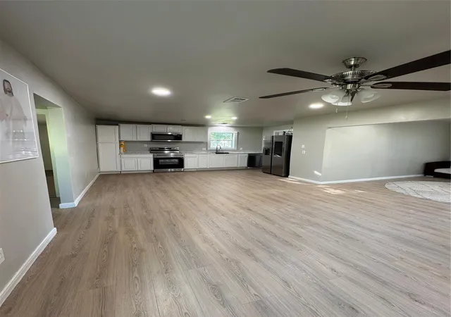 Photo 3 of Single family home for sale at 201 E Austin Ave, Palacios, TX 77465 | MLS# 6184602 | Listing updated on 2026-08-28