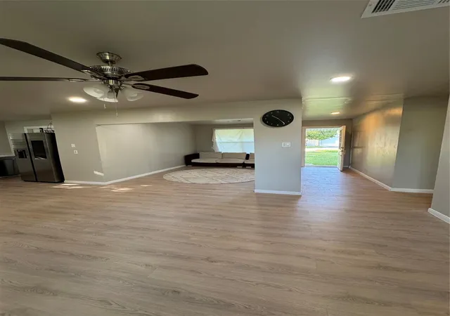 Photo 4 of Single family home for sale at 201 E Austin Ave, Palacios, TX 77465 | MLS# 6184602 | Listing updated on 2026-08-28