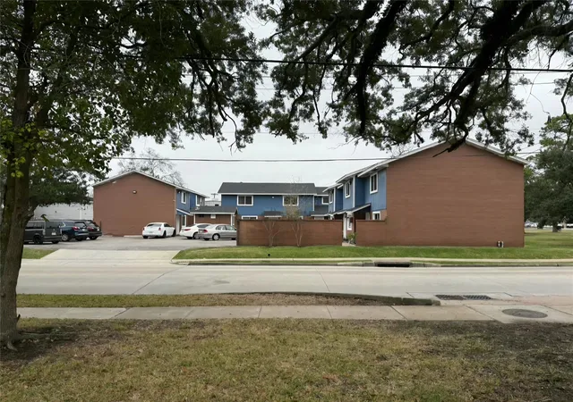 3rd image of 1904 Mustang Rd, Alvin, TX 77511 | MLS# 9059552