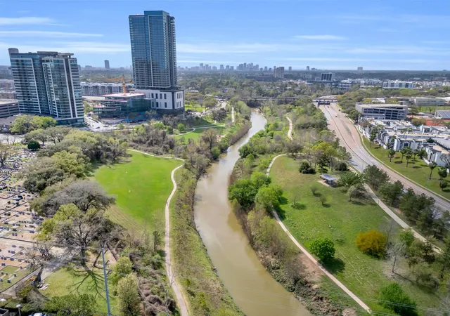 Photo 2 of Condo for sale at 3333 Allen Pkwy #406, Houston, TX 77019 | MLS# 58750988 | Listing updated on 2026-08-17