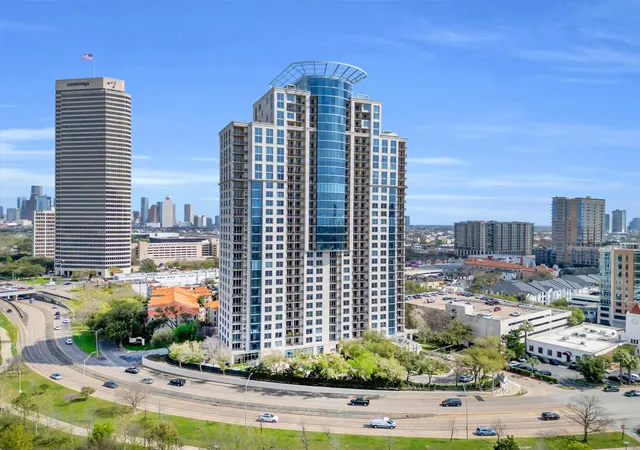 Photo 3 of Condo for sale at 3333 Allen Pkwy #406, Houston, TX 77019 | MLS# 58750988 | Listing updated on 2026-08-17
