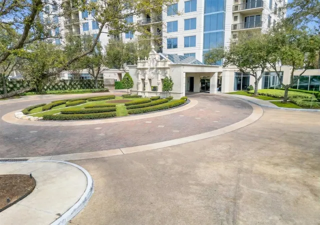 Photo 3 of Condo for sale at 3333 Allen Pkwy #406, Houston, TX 77019 | MLS# 58750988 | Listing updated on 2026-08-17