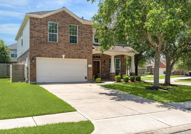 Photo 3 of Sale Pending at 2551 Goldeneye Ln, League City, TX 77573 | MLS# 79079600 | Listing updated on 2026-09-09