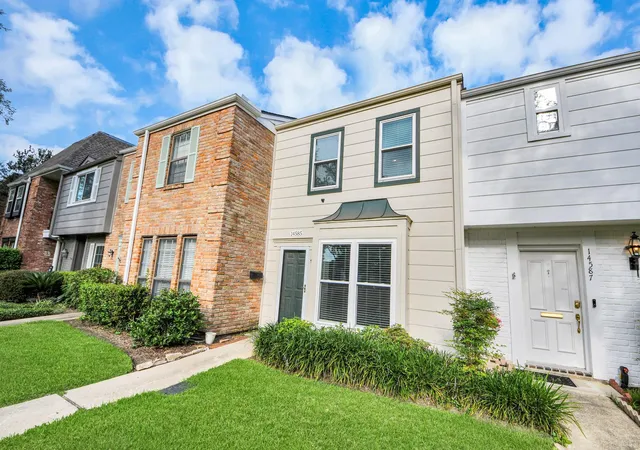 Photo 2 of Townhouse for sale at 14585 Misty Meadow Ln, Houston, TX 77079 | MLS# 94199567 | Listing updated on 2026-09-20