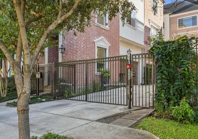 2nd image of 1547 Nevada St, Houston, TX 77006 | MLS# 77365471