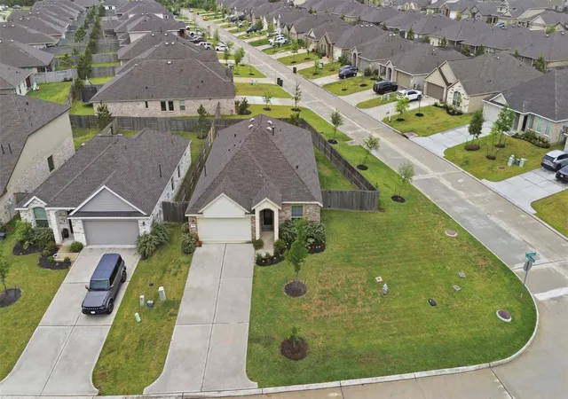 Photo 1 of Sale Pending at 1386 Antigua Dr, Conroe, TX 77301 | MLS# 31834851 | Listing updated on 2026-09-15