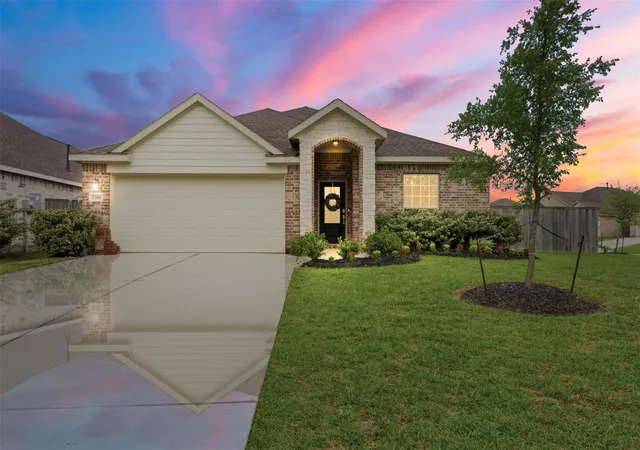 Photo 2 of Sale Pending at 1386 Antigua Dr, Conroe, TX 77301 | MLS# 31834851 | Listing updated on 2026-09-15