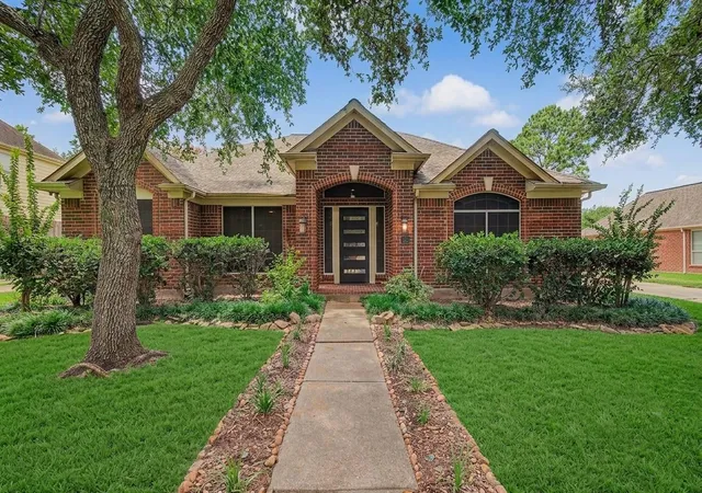 Homes for sale in Friendswood, TX | 1210 Bob White Dr, Friendswood, TX 77546 | MLS# 25311320