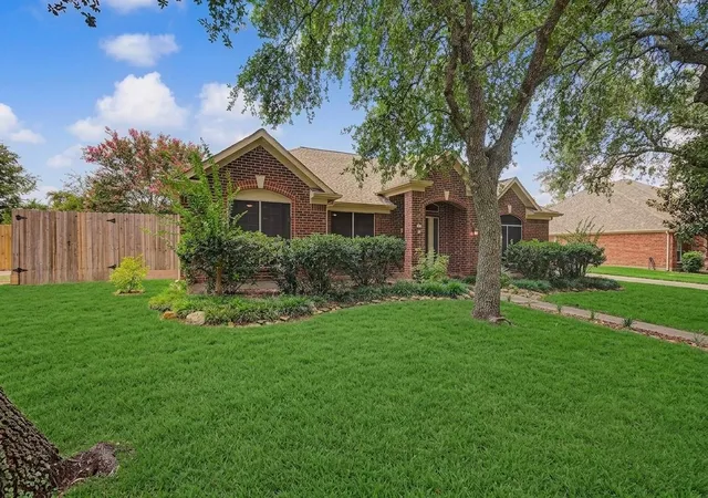 Homes for sale in Friendswood, TX | 1210 Bob White Dr, Friendswood, TX 77546 | MLS# 25311320