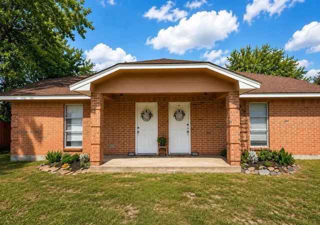 1st image of 406 W Oak St, Highlands, TX 77562 | MLS# 27829459