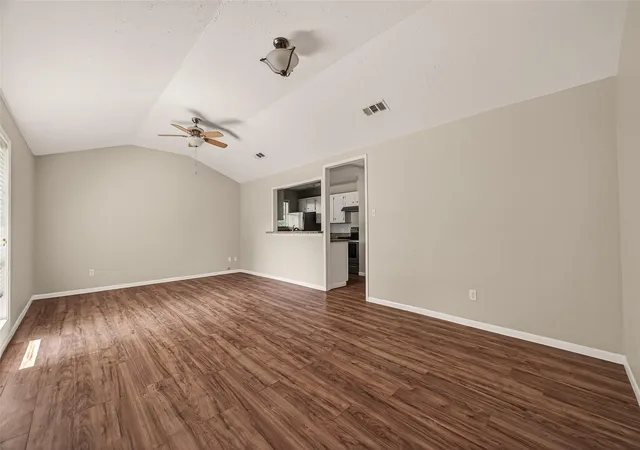 5th image of 406 W Oak St, Highlands, TX 77562 | MLS# 27829459