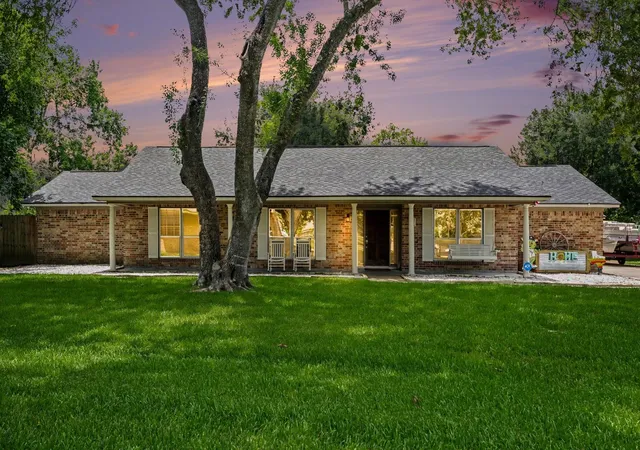1st image of 4318 Meadow Glenn Dr, Dickinson, TX 77539 | MLS# 53946070