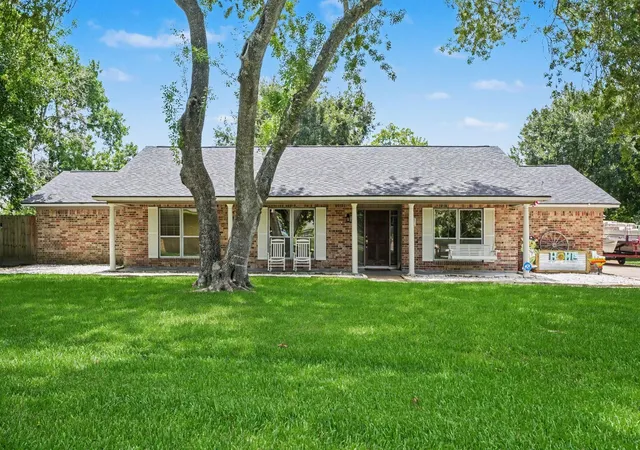 2nd image of 4318 Meadow Glenn Dr, Dickinson, TX 77539 | MLS# 53946070