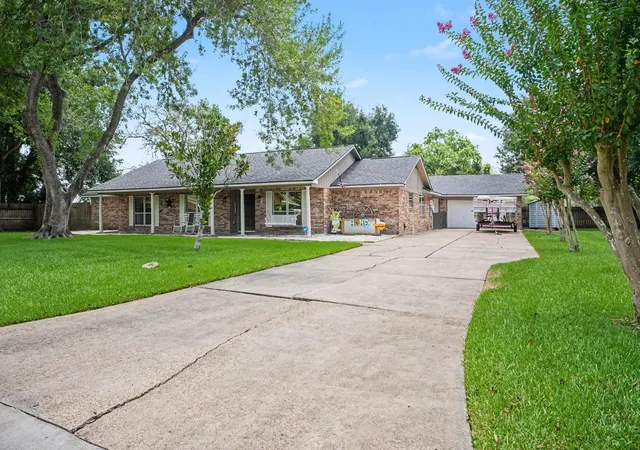 3rd image of 4318 Meadow Glenn Dr, Dickinson, TX 77539 | MLS# 53946070