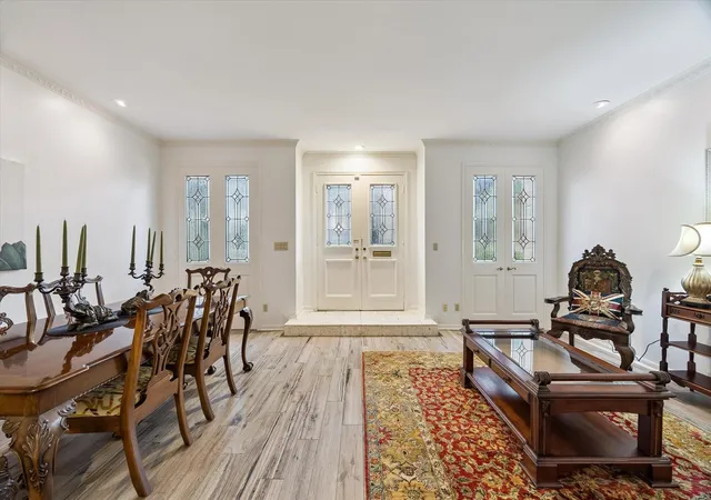 Photo 4 of Townhouse for sale at 7615 Del Monte Dr, Houston, TX 77063 | MLS# 85496622 | Listing updated on 2026-09-17